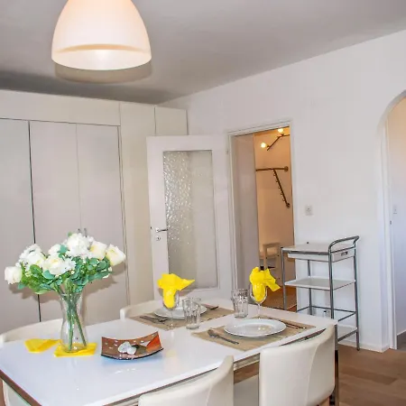 Apartment Cosy City By Interhome *
